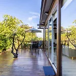 Home2book Modern Strelitzia, Peace Retreat *
