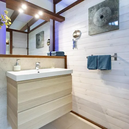 Home2book Modern Strelitzia, Peace Retreat