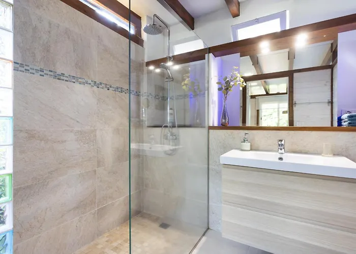 Home2book Modern Strelitzia, Peace Retreat *