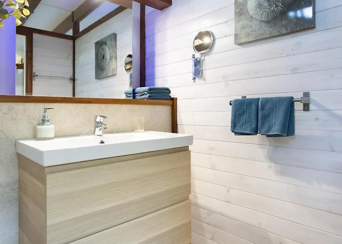 Home2book Modern Strelitzia, Peace Retreat